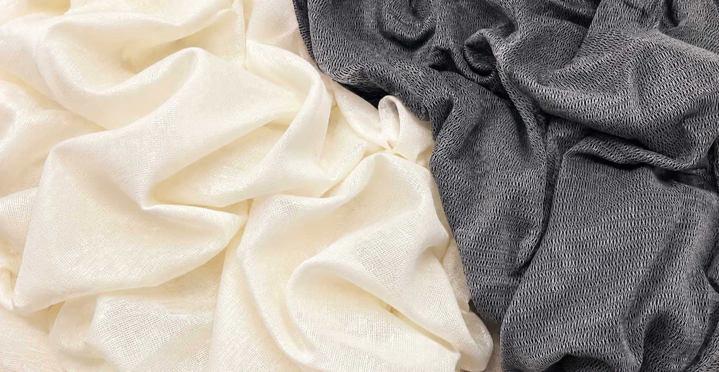 Medium Weight Woven Weft Fusible Interfacing – Black & Off-White